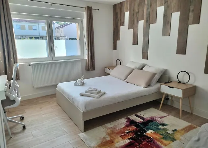 Ch Privee 18m - Canape - Netflix - 120m * 沃伊皮