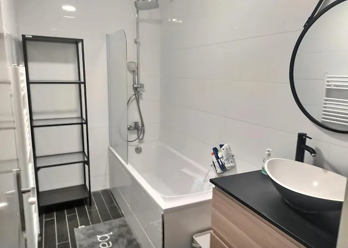 Ch Privee 18m - Canape - Netflix - 120m 民宿 *